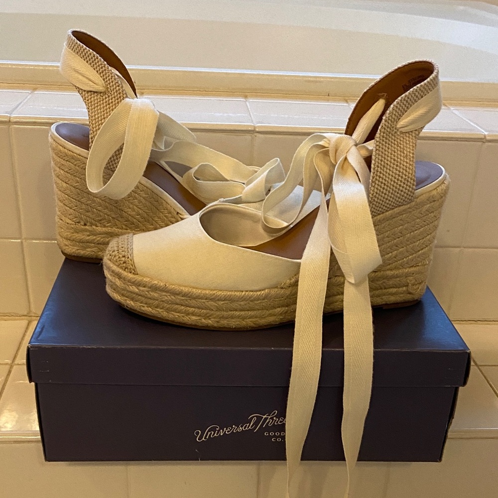 Universal Thread Women's Tan Espadrille Wedges